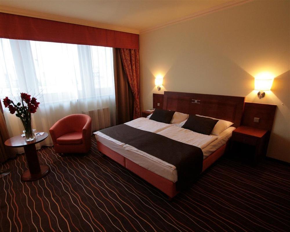 Luxury Family Hotel Bila Labut Prague Room photo