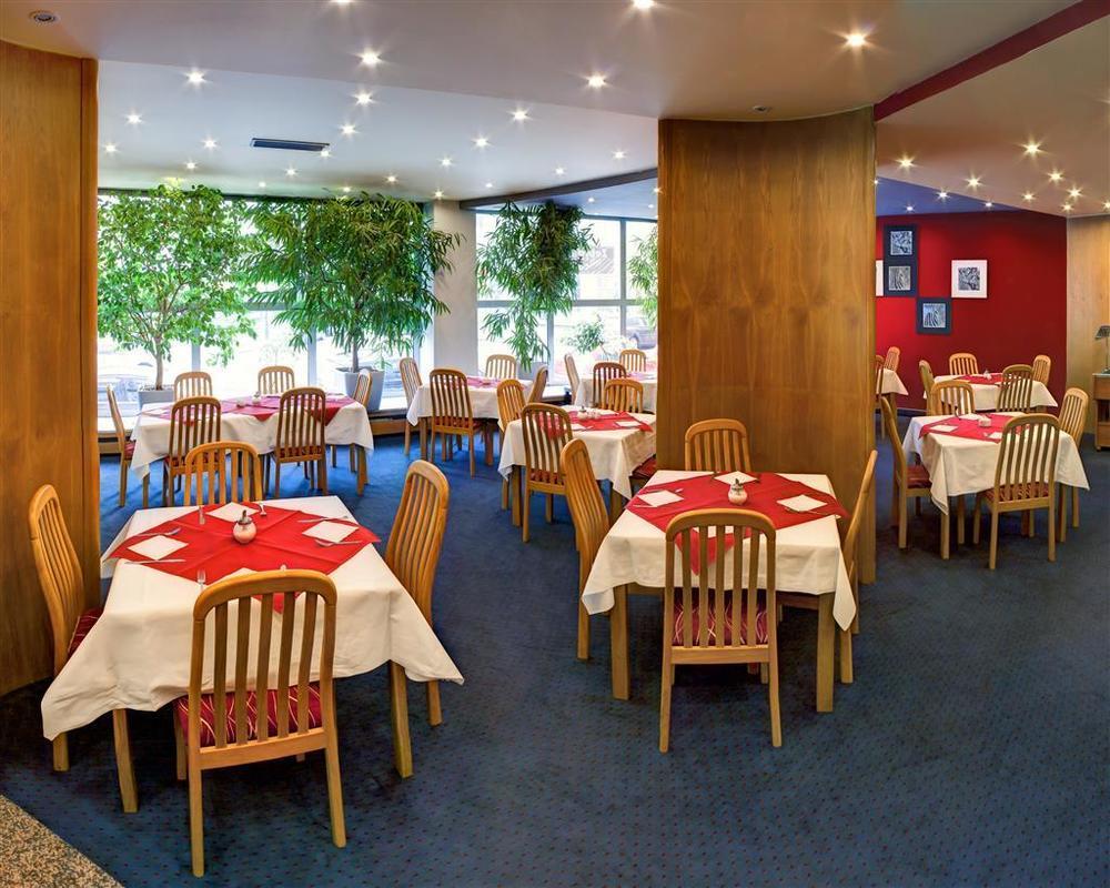 Luxury Family Hotel Bila Labut Prague Restaurant photo