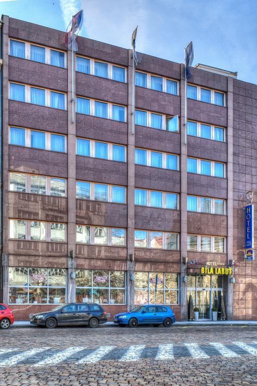Luxury Family Hotel Bila Labut Prague Exterior photo