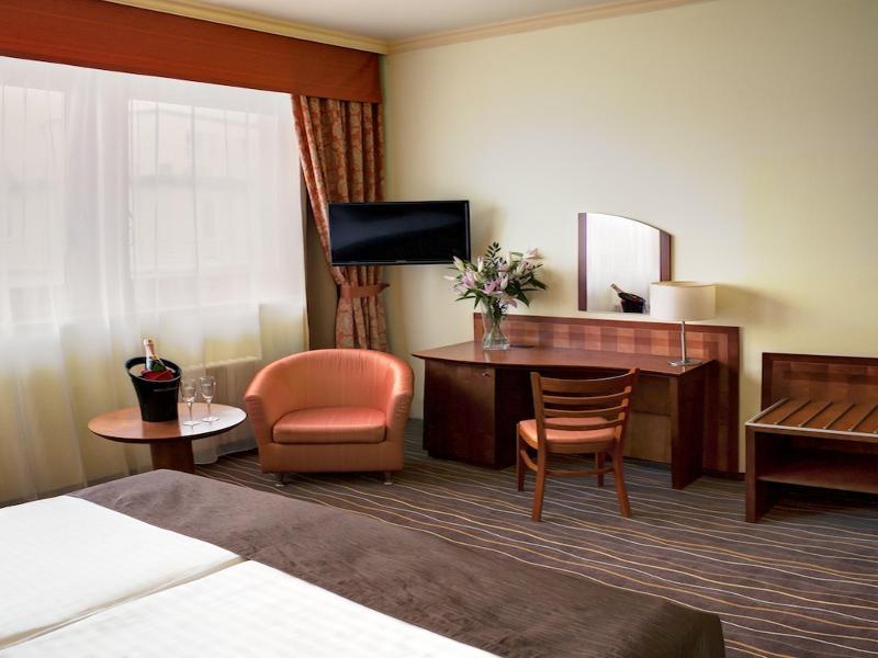 Luxury Family Hotel Bila Labut Prague Room photo