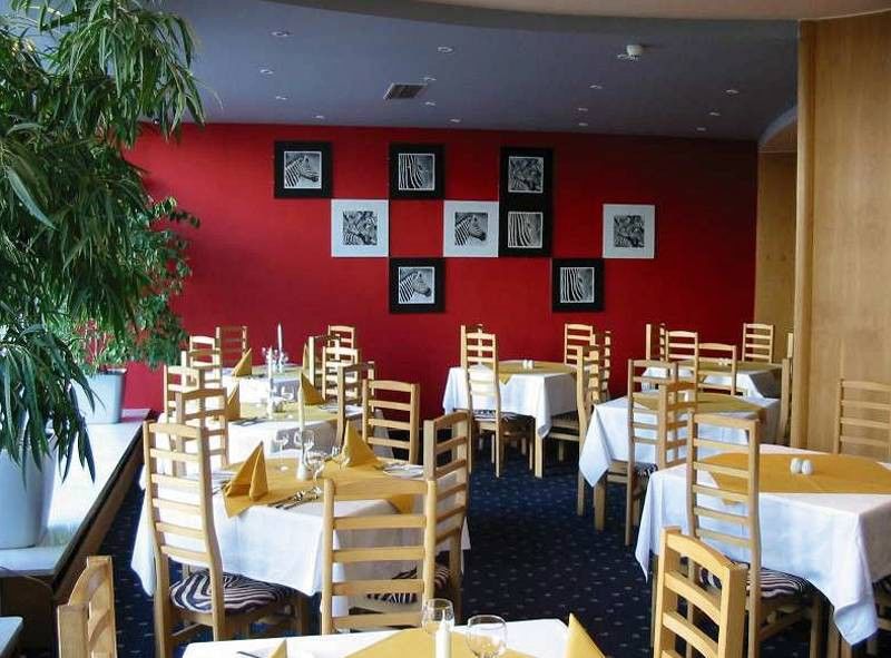 Luxury Family Hotel Bila Labut Prague Restaurant photo