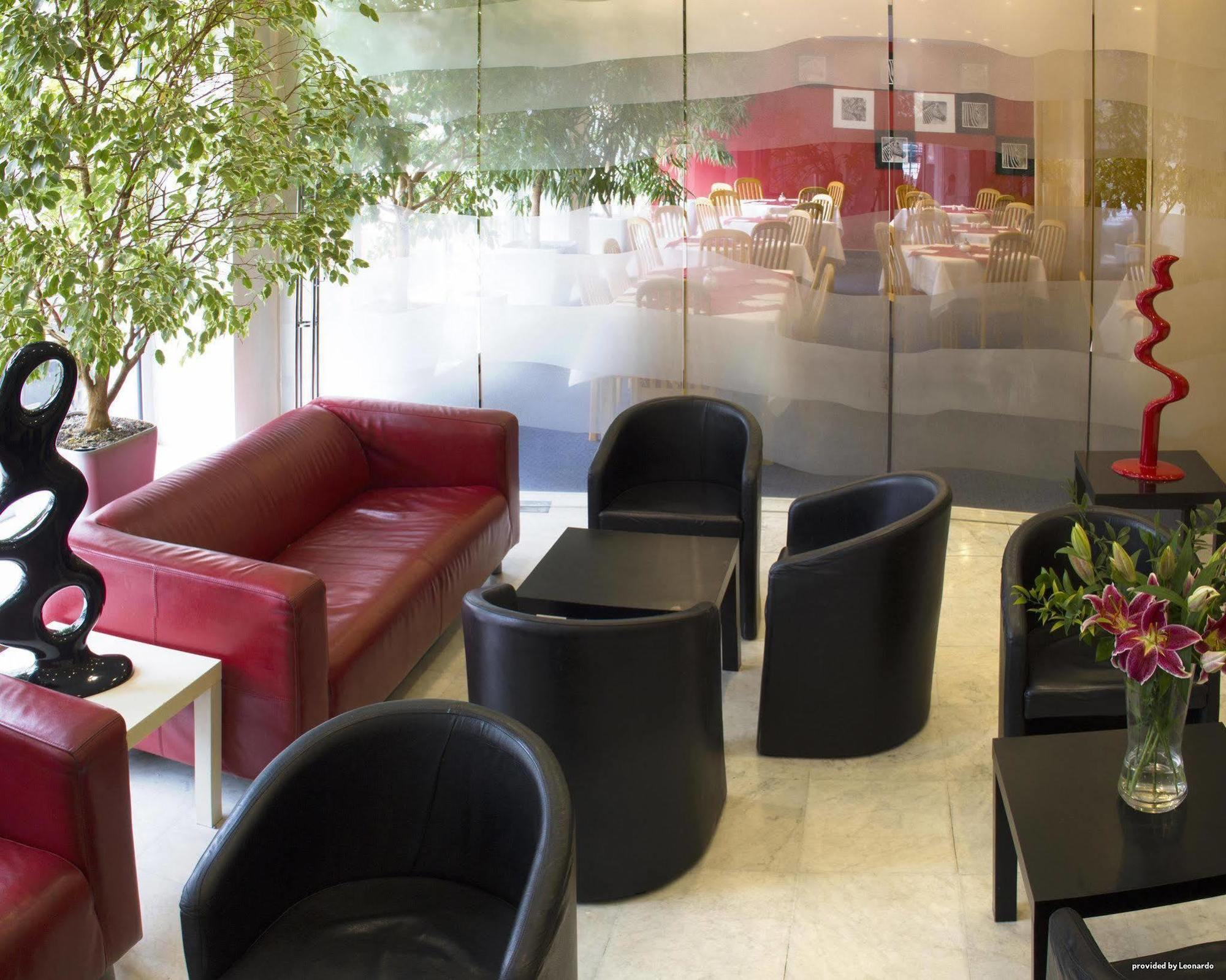 Luxury Family Hotel Bila Labut Prague Interior photo