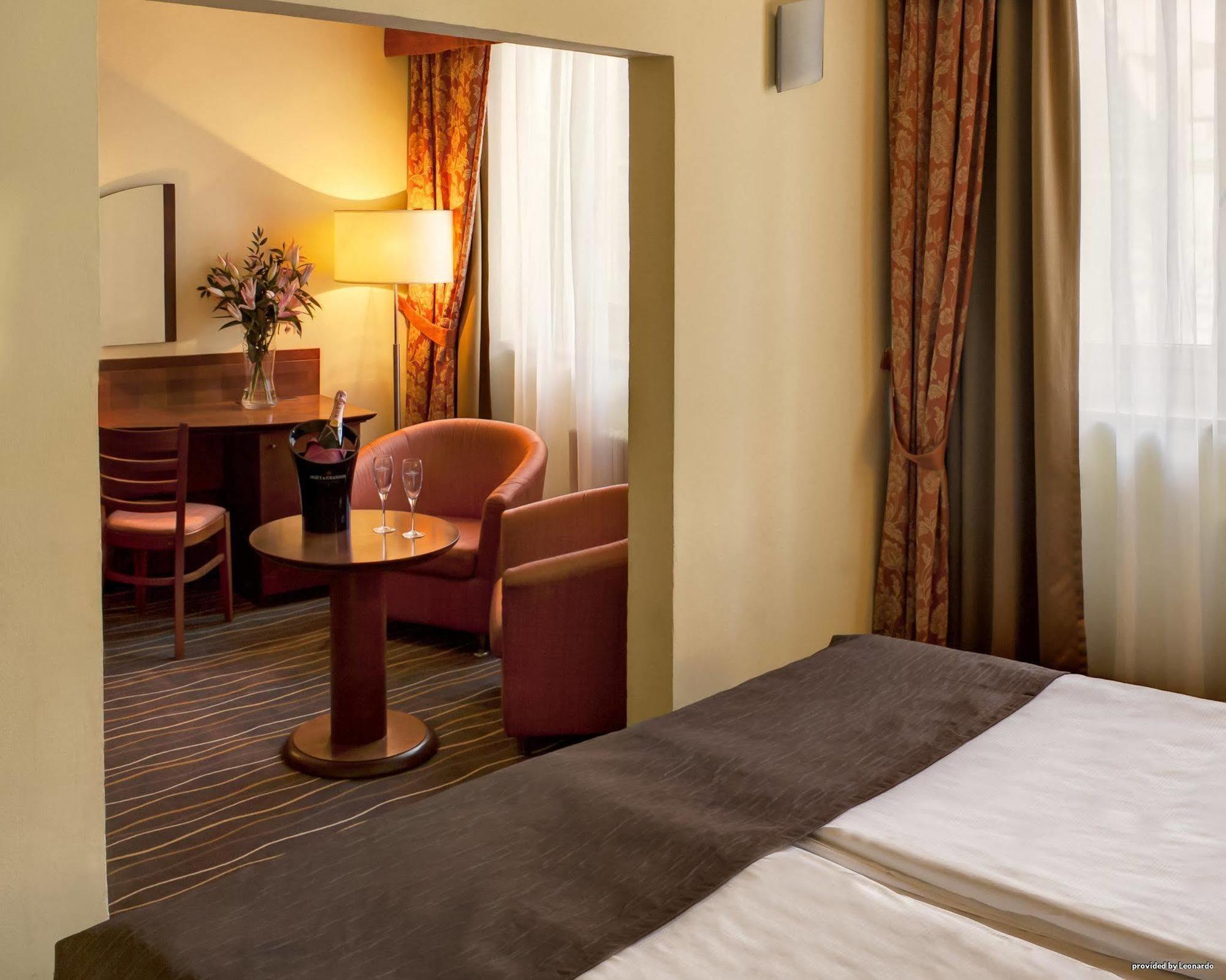 Luxury Family Hotel Bila Labut Prague Room photo