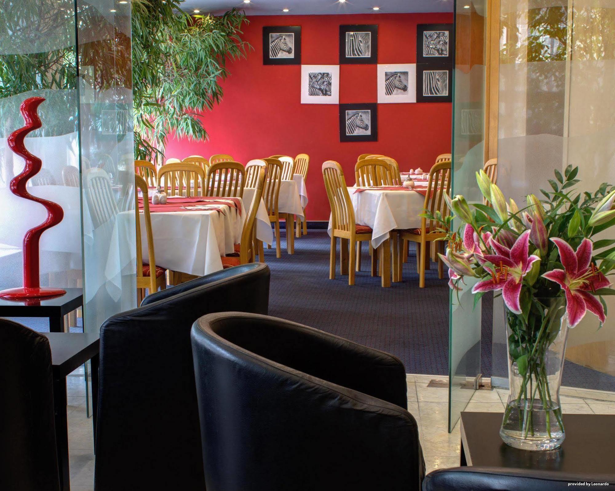 Luxury Family Hotel Bila Labut Prague Restaurant photo