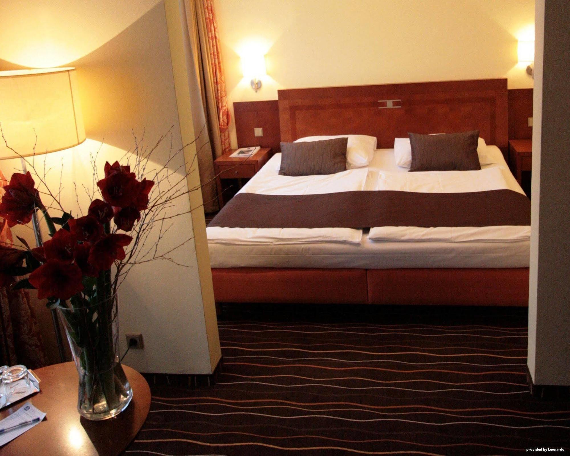 Luxury Family Hotel Bila Labut Prague Room photo