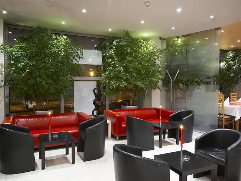 Luxury Family Hotel Bila Labut Prague Exterior photo